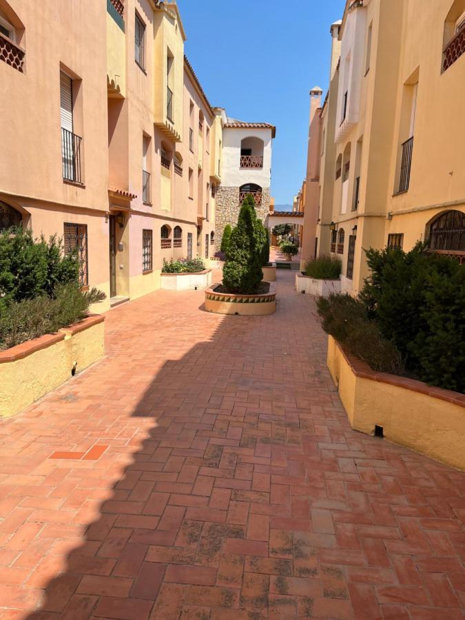 Appartement 1 Chambre Climatise Avec 3 Piscines A 200 M De La Plage Empuriabrava Exterior foto